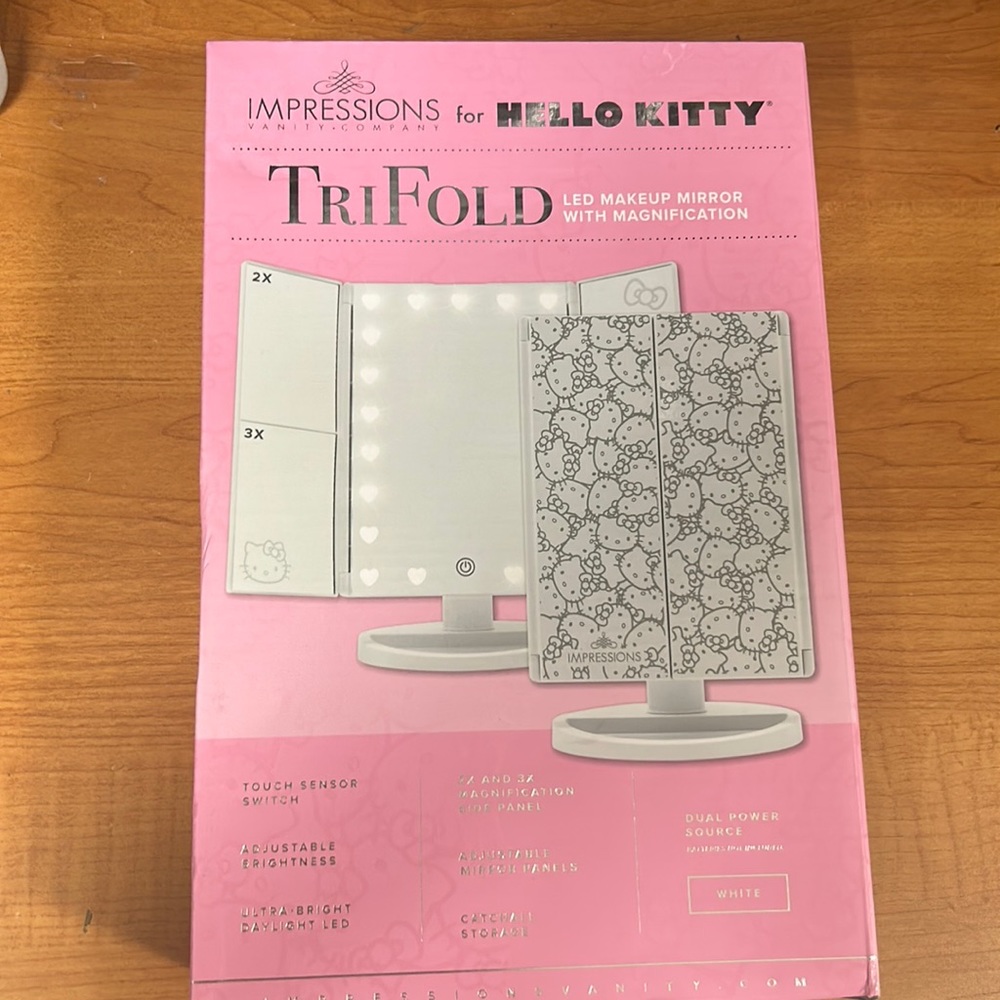 Hello Kitty Impressions Trifold LED Makeup Mirror w Magnification